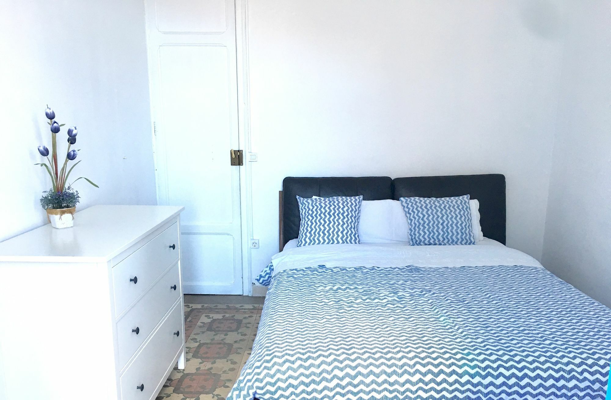 Oyo Guest House Ruzafa Walencja Zewnętrze zdjęcie